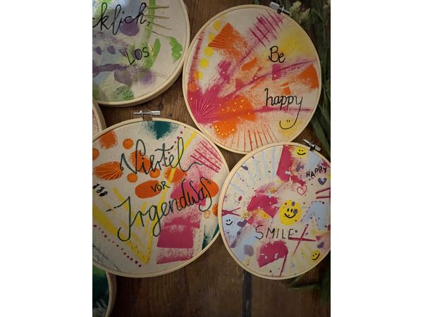 2026_Acrylfarbe-trifft-Stickgarn-1